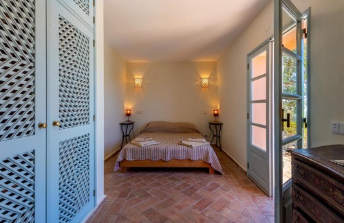 Olhao House | Morro dos Anjos - authentic farmhouse with a view just 3km from Olhao