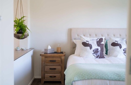 Orange Apartment | Mortimer's Wines Loft - Adults Only Retreat