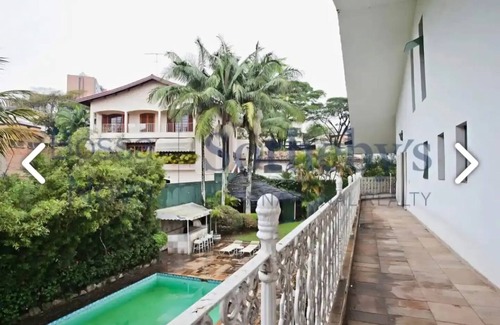 Morumbi House | Morumbi mansion football field