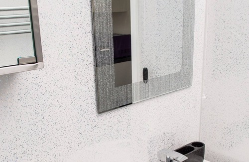 Moseley House | Moseley Mews Village Suites - Red