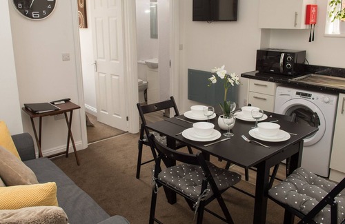 Moseley Apartment | Moseley Mews Village Suites - Yellow