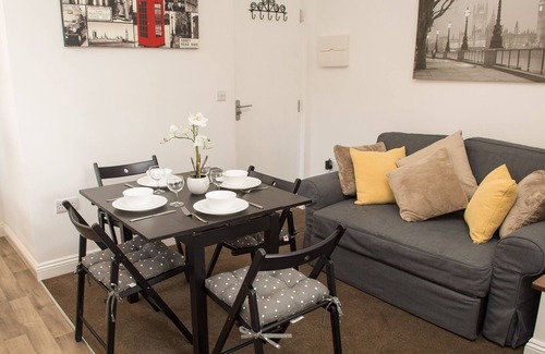 Moseley Apartment | Moseley Mews Village Suites - Yellow