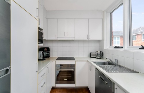 Spit Junction Apartment | Mosman - PUNCH- Punch Street - Sunny Top-Floor 2BR with Balcony, Leafy Views Garage Near Balmoral Beach