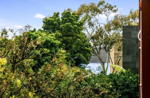 Spit Junction Apartment | Mosman - PUNCH- Punch Street - Sunny Top-Floor 2BR with Balcony, Leafy Views Garage Near Balmoral Beach