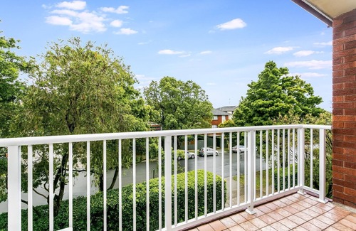 Spit Junction Apartment | Mosman - PUNCH- Punch Street - Sunny Top-Floor 2BR with Balcony, Leafy Views Garage Near Balmoral Beach