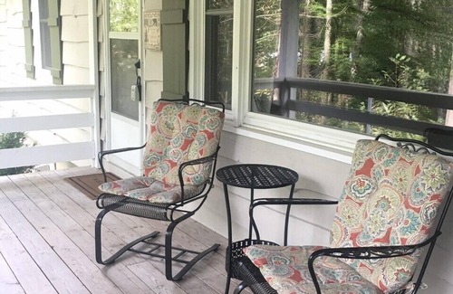 Highlands Cabin | Moss Hill Cottage 2BR/2 bath mountain styled with comfort in mind