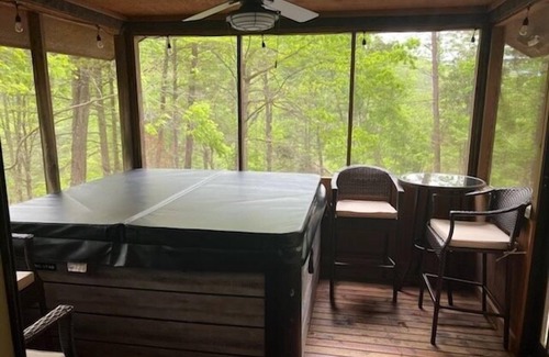 Gatlinburg - Pigeon Forge Cabin | Mossie Oak Cabin 2 Bedroom Cabin by RedAwning
