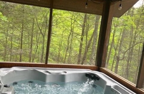 Gatlinburg - Pigeon Forge Cabin | Mossie Oak Cabin 2 Bedroom Cabin by RedAwning