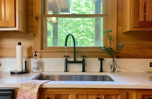 Altamont Cabin | Mossy Falls Cabin | Outdoor Hot Tub & Fire Pit!