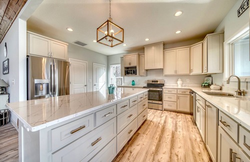 Hiawassee House | Mossy Oaks Grand-Outdoor Kitchen-Amazing Views- 3 Master Suites