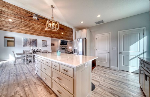 Hiawassee House | Mossy Oaks Grand-Outdoor Kitchen-Amazing Views- 3 Master Suites