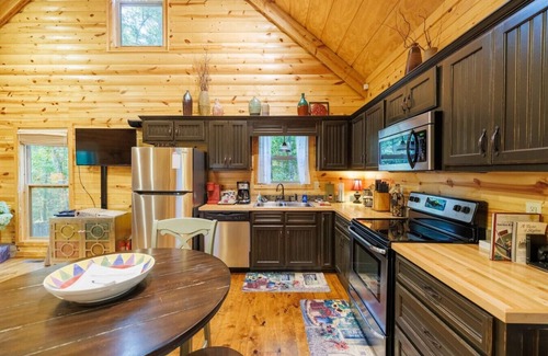 Mentone Cabin | Mossy Rock Retreat! Hot Tub l Private Cabin