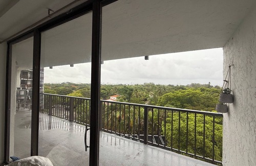 Northeast Miami Condo | Most Private Gorgeous Large condo over 1100 SF with ocean views in vibrant Miami