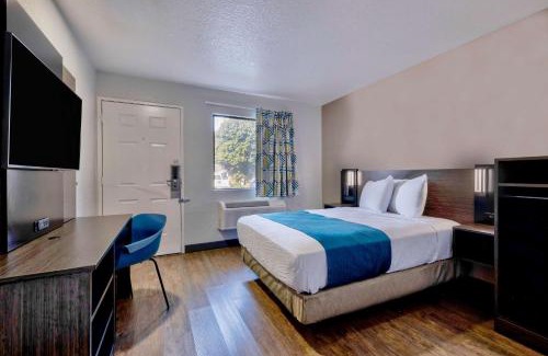 Northeast Anaheim Hotel | Motel 6-Anaheim, CA - Fullerton East