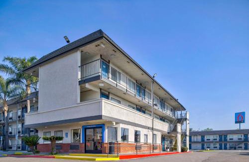Northeast Anaheim Hotel | Motel 6-Anaheim, CA - Fullerton East