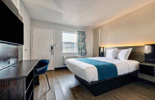 Northeast Anaheim Hotel | Motel 6 Anaheim, CA - Fullerton East