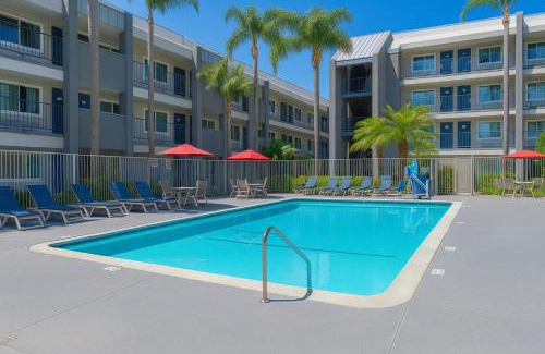 Anaheim Resort Hotel | Motel 6-Anaheim, CA - Maingate
