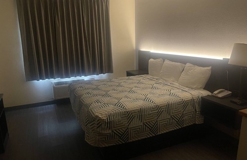 Anderson Hotel | Motel 6 Anderson, IN - Indianapolis