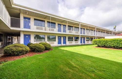 Oxford Hotel | Motel 6-Anniston, AL