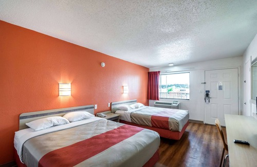 Oxford Hotel | Motel 6 Anniston, AL