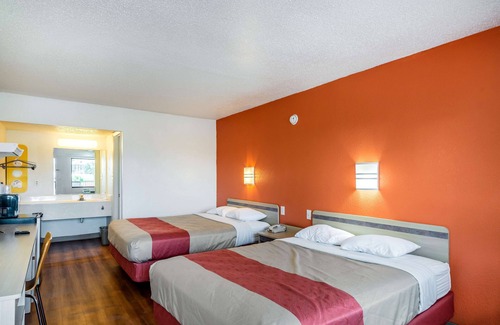 Oxford Hotel | Motel 6 Anniston, AL