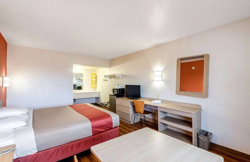 Oxford Hotel | Motel 6 Anniston, AL