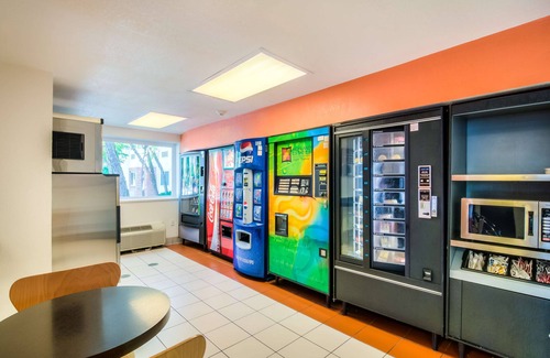 Arlington Heights Hotel | Motel 6 Arlington Heights, IL - Chicago North Central