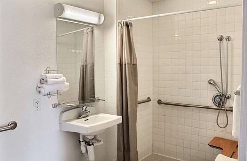 Atascadero Hotel | Motel 6 Atascadero, CA