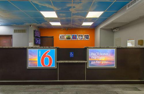 Eagan Park Hotel | Motel 6-Atlanta, GA - Atlanta Airport