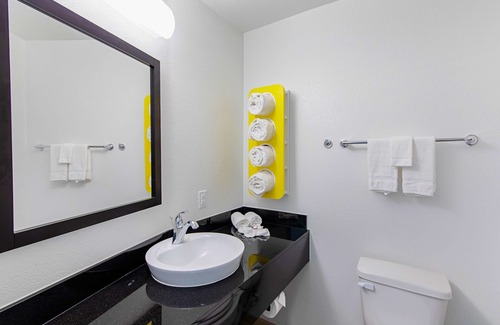 Montopolis Hotel | Motel 6 Austin, TX - Airport