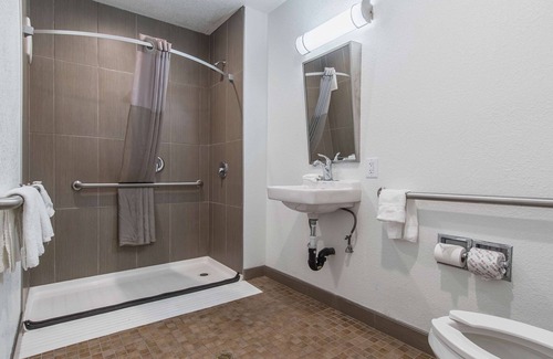 Oleander - Sunset Hotel | Motel 6 Bakersfield, CA - Central