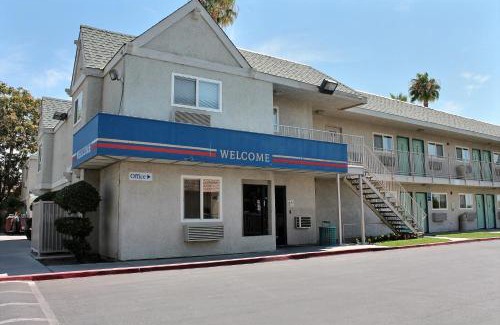 Bakersfield Hotel | Motel 6-Bakersfield, CA - East