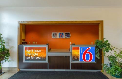 Wisconsin Dells Hotel | Motel 6-Baraboo, WI - Lake Delton-Wisconsin Dells