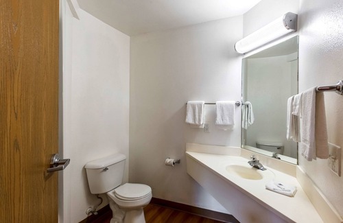 Wisconsin Dells Hotel | Motel 6 Baraboo, WI - Lake Delton