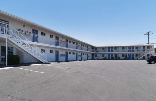 Barstow Hotel | Motel 6-Barstow, CA - Route 66