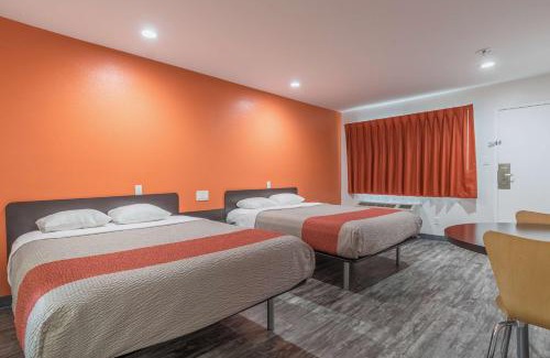 Barstow Hotel | Motel 6-Barstow, CA - Route 66