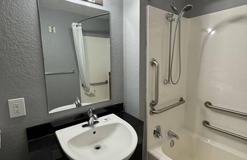 Bismarck Hotel | Motel 6 Bismarck, ND