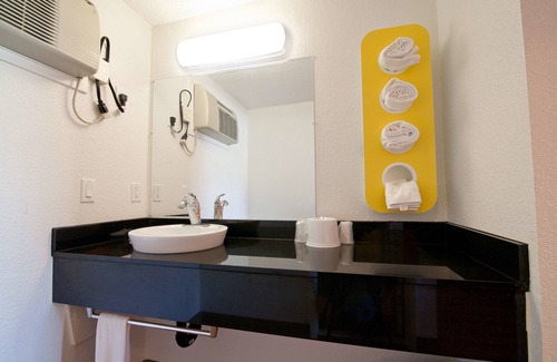 West Hills Hotel | Motel 6 Bremerton, WA