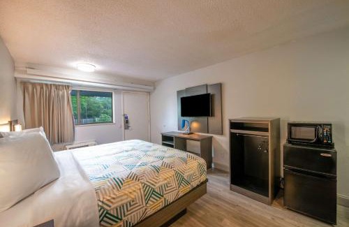 Charlotte Hotel | Motel 6-Charlotte, NC - Coliseum