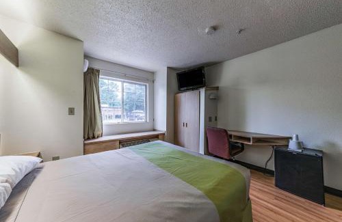 Sugar Creek Hotel | Motel 6-Charlotte, NC - University