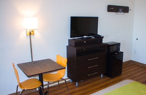Chilhowie Hotel | Motel 6 Chilhowie, VA I-81