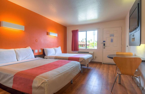 Lincoln Acres Hotel | Motel 6 Chula Vista, CA - San Diego