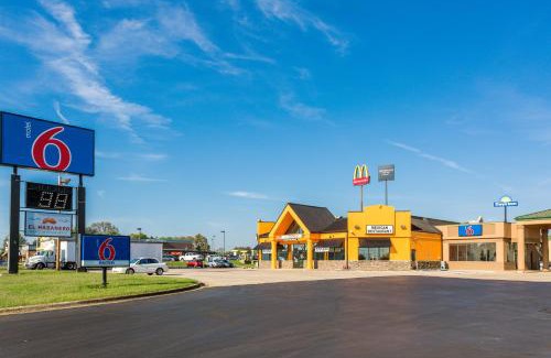 Clarksville Hotel | Motel 6-Clarksville, TN