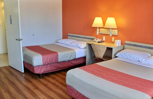 Coalinga Hotel | Motel 6 Coalinga, CA - East