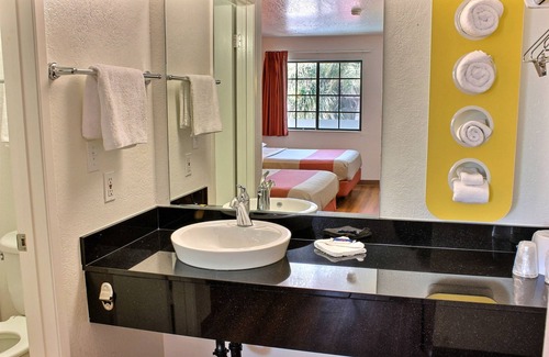 Coalinga Hotel | Motel 6 Coalinga, CA - East