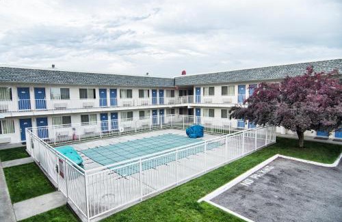 Coeur d'Alene Hotel | Motel 6-Coeur D'Alene, ID