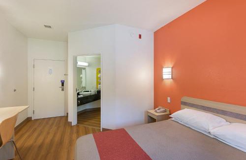 Dentsville Hotel | Motel 6 Columbia, SC - Fort Jackson Area