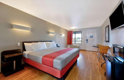 Cookeville Hotel | Motel 6-Cookeville, TN
