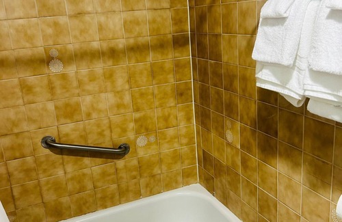 Cornwall Hotel | Motel 6 – Cornwall, ON