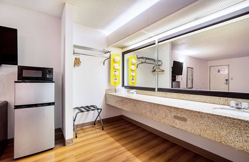 Covington Hotel | Motel 6 Covington, TN